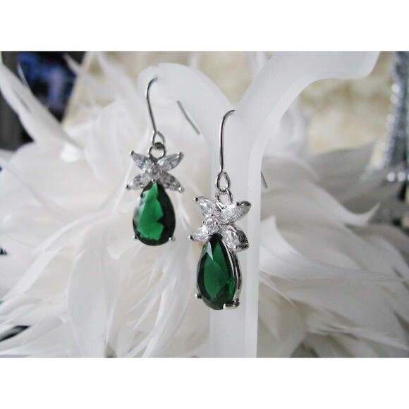 Emerald Green cubic zirconia Earrings - Picture 4 of 4